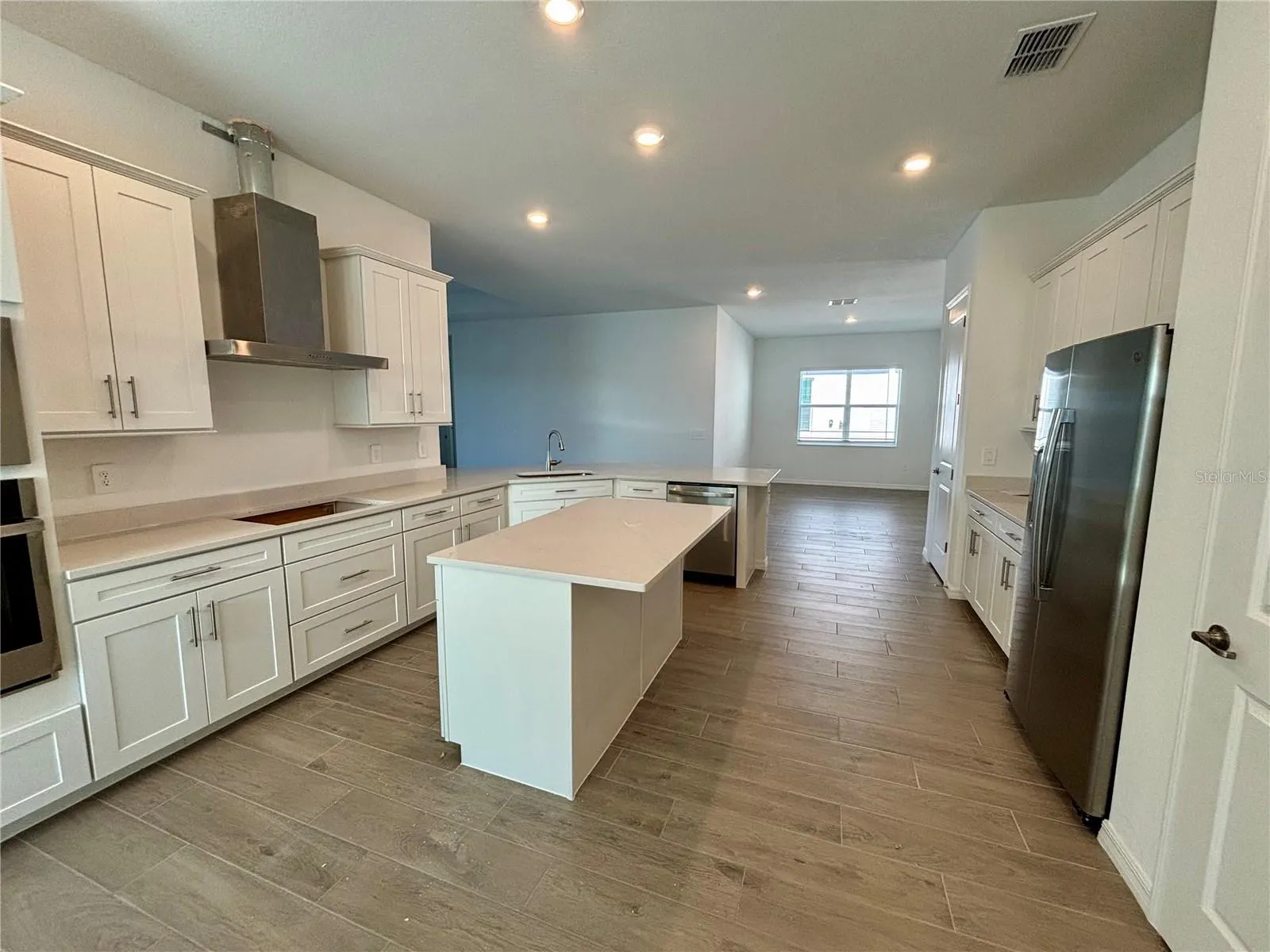 5608 LIGHTENING WHELK LN