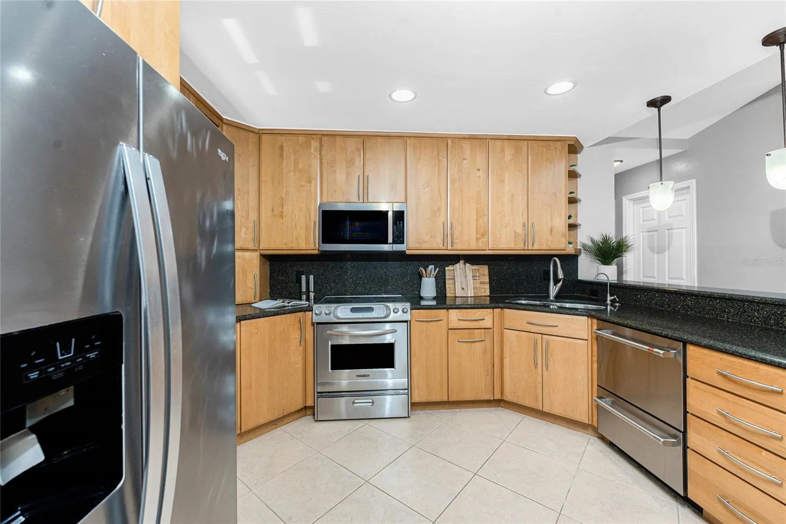 3027 RIDGEWOOD DR