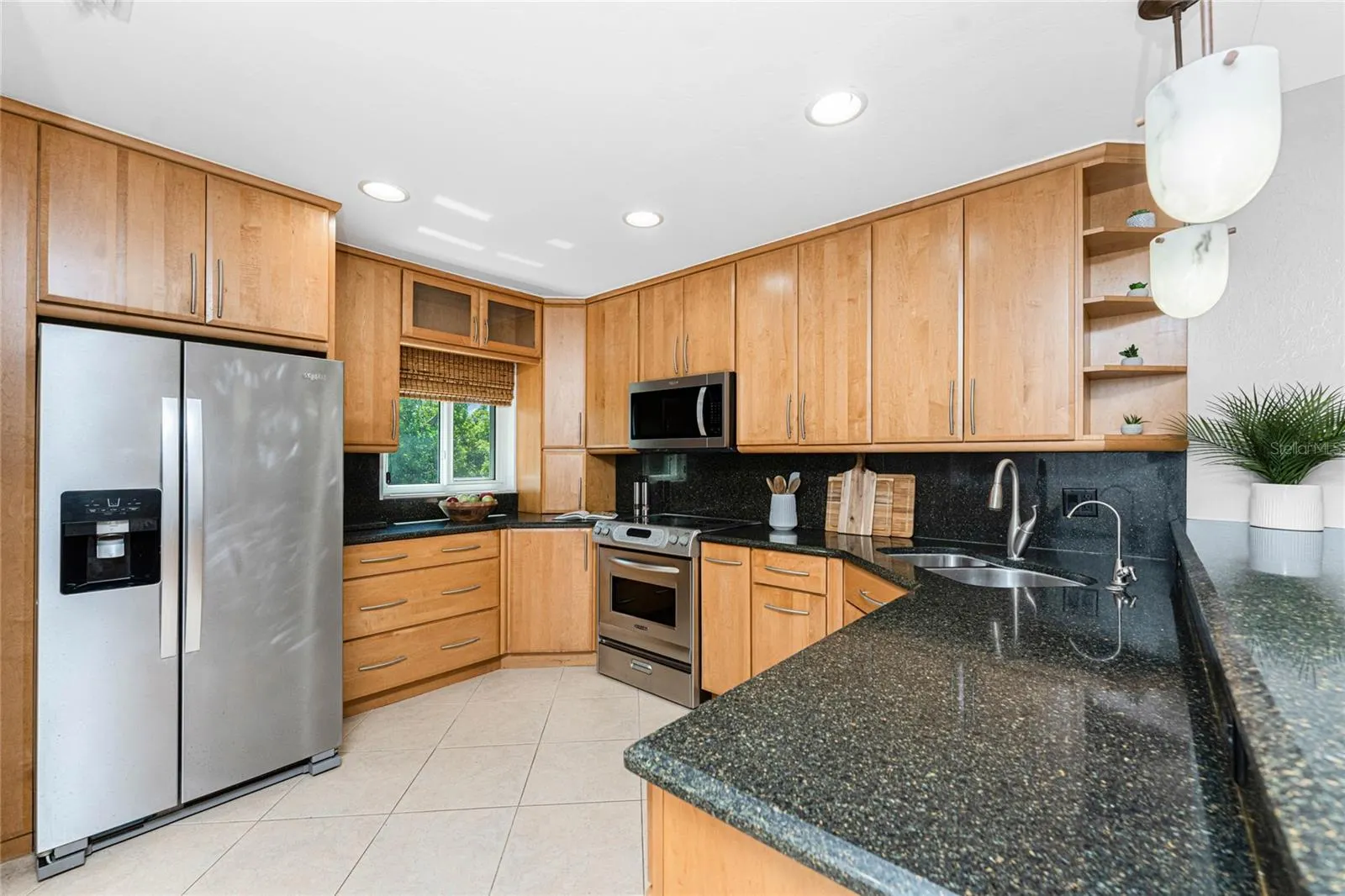 3027 RIDGEWOOD DR