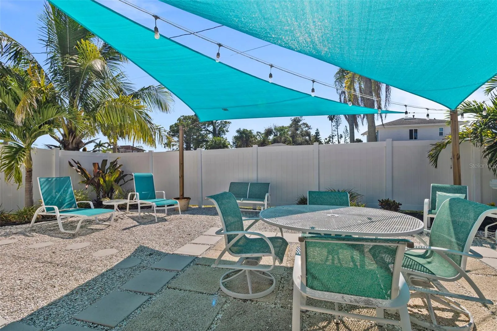 702 POINCIANA RD