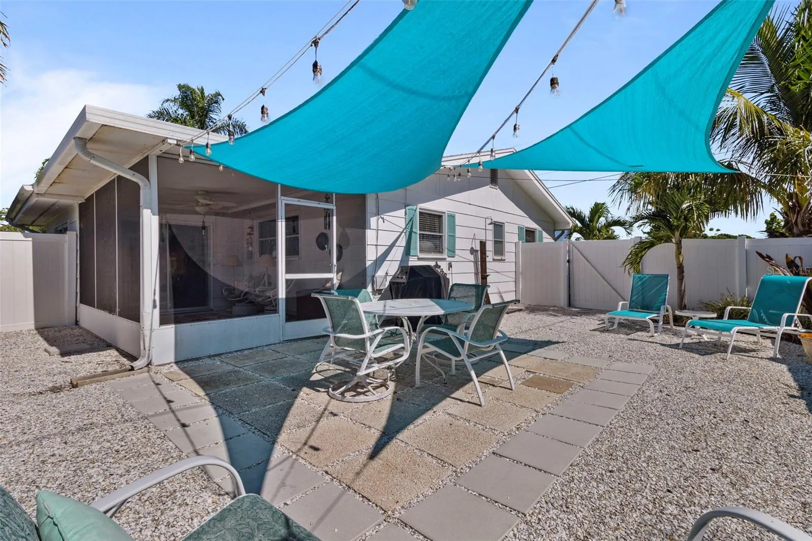 702 POINCIANA RD