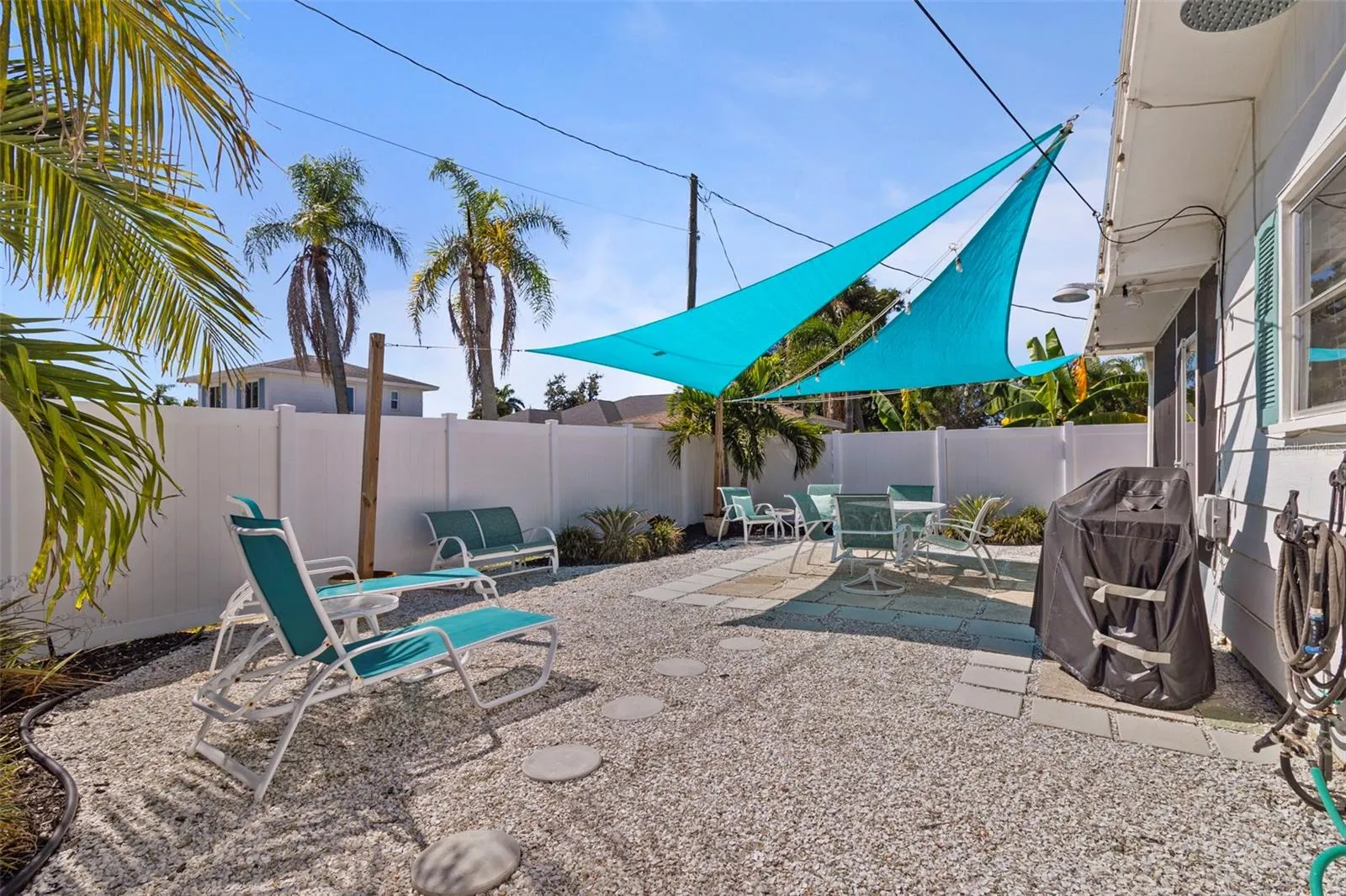 702 POINCIANA RD