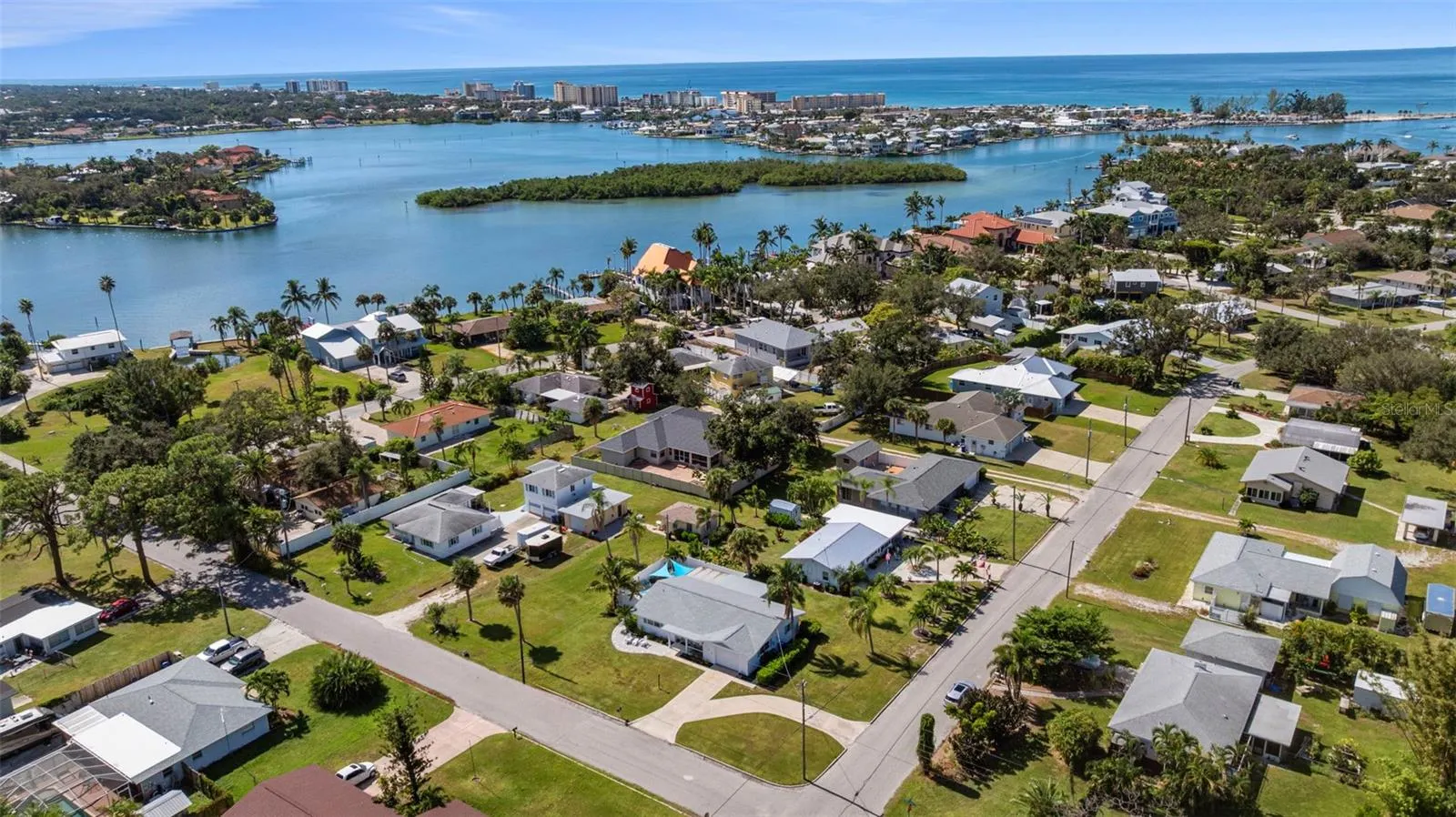 702 POINCIANA RD
