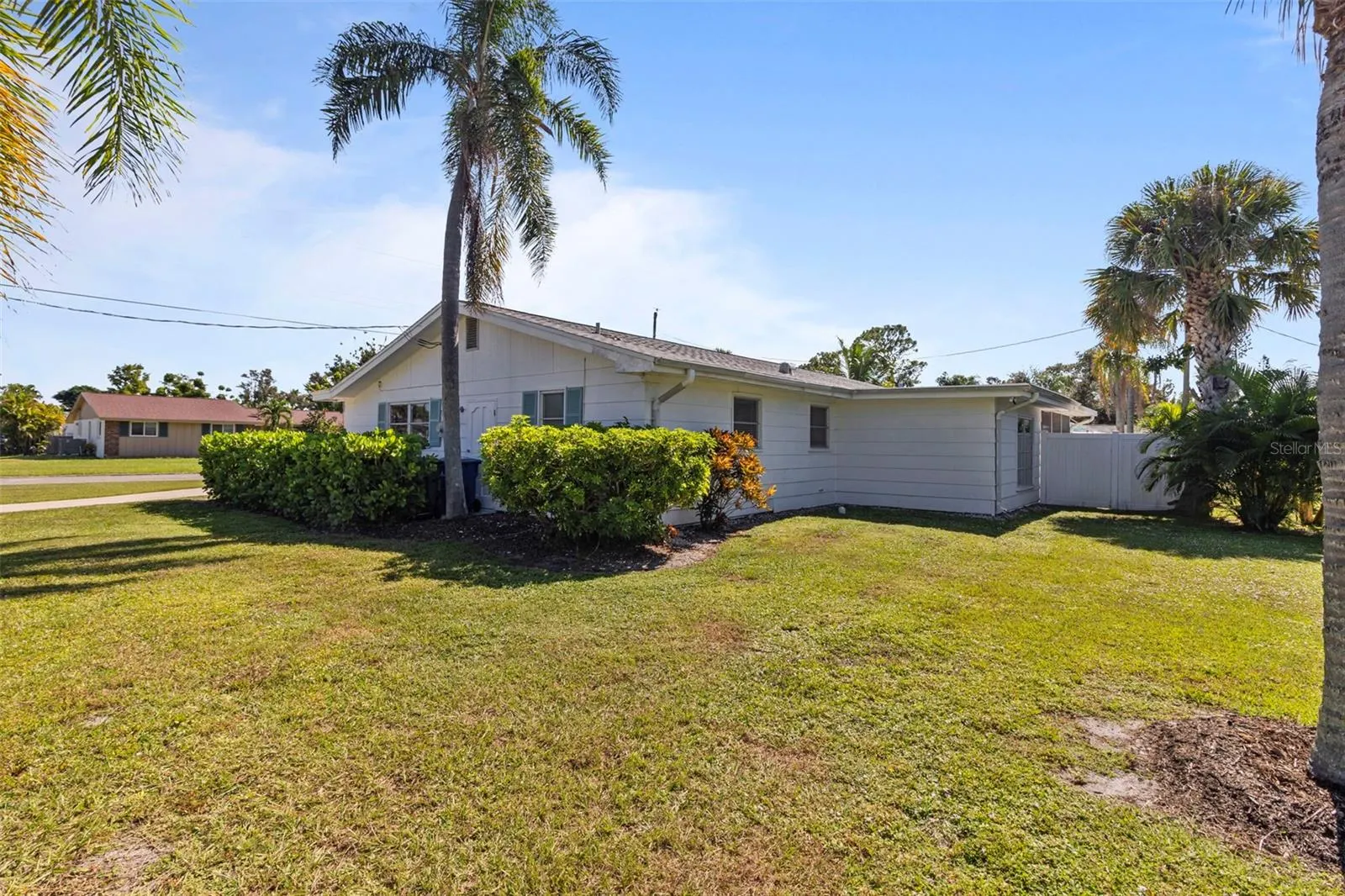 702 POINCIANA RD
