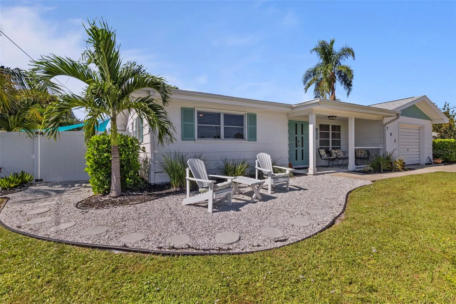 702 POINCIANA RD