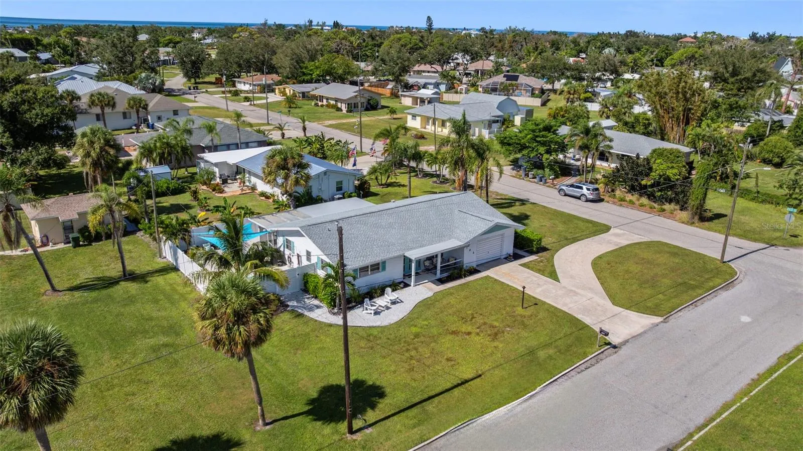 702 POINCIANA RD