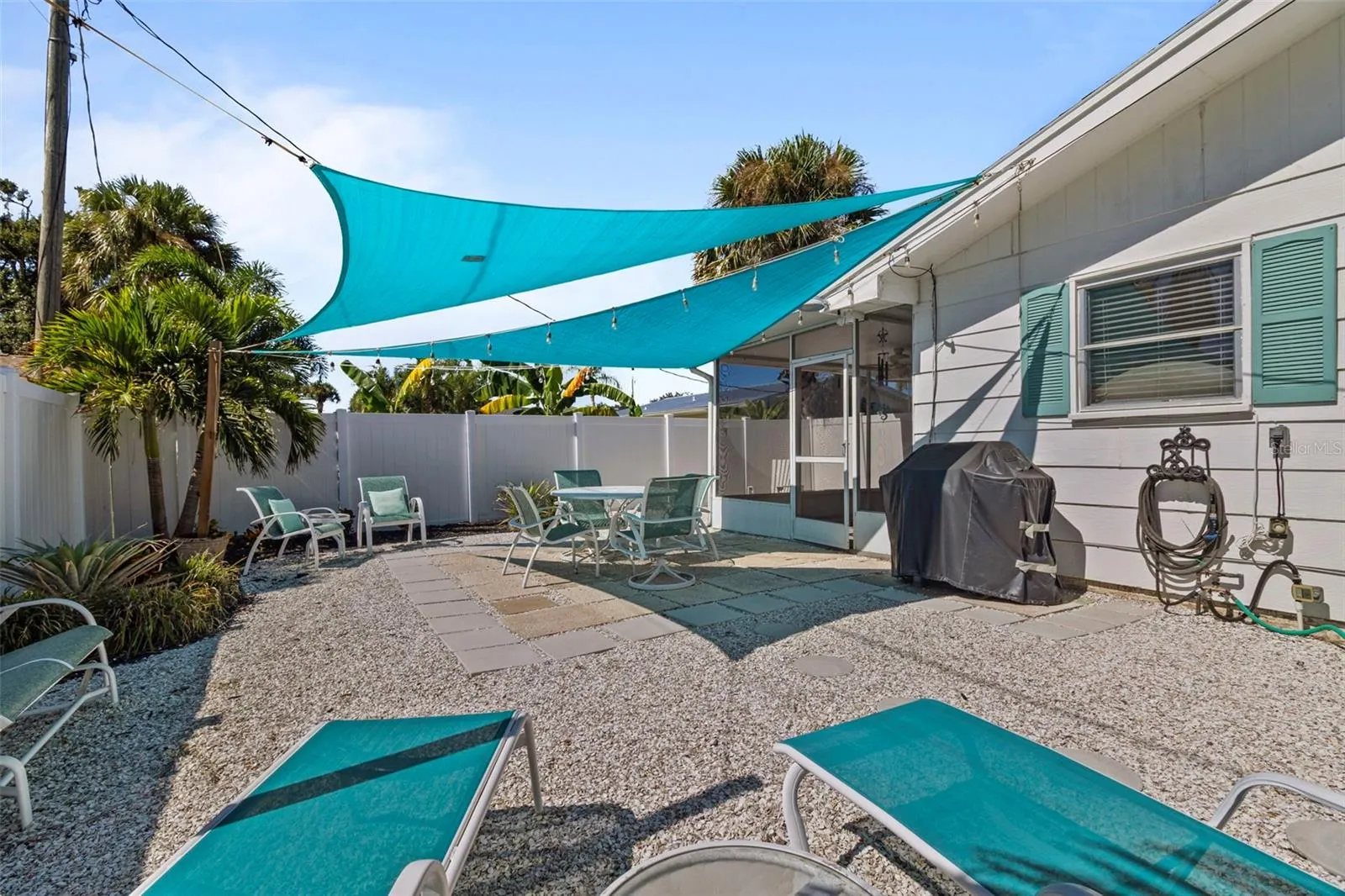 702 POINCIANA RD