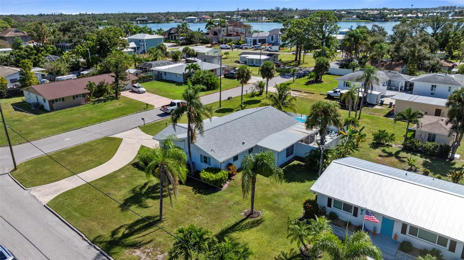 702 POINCIANA RD