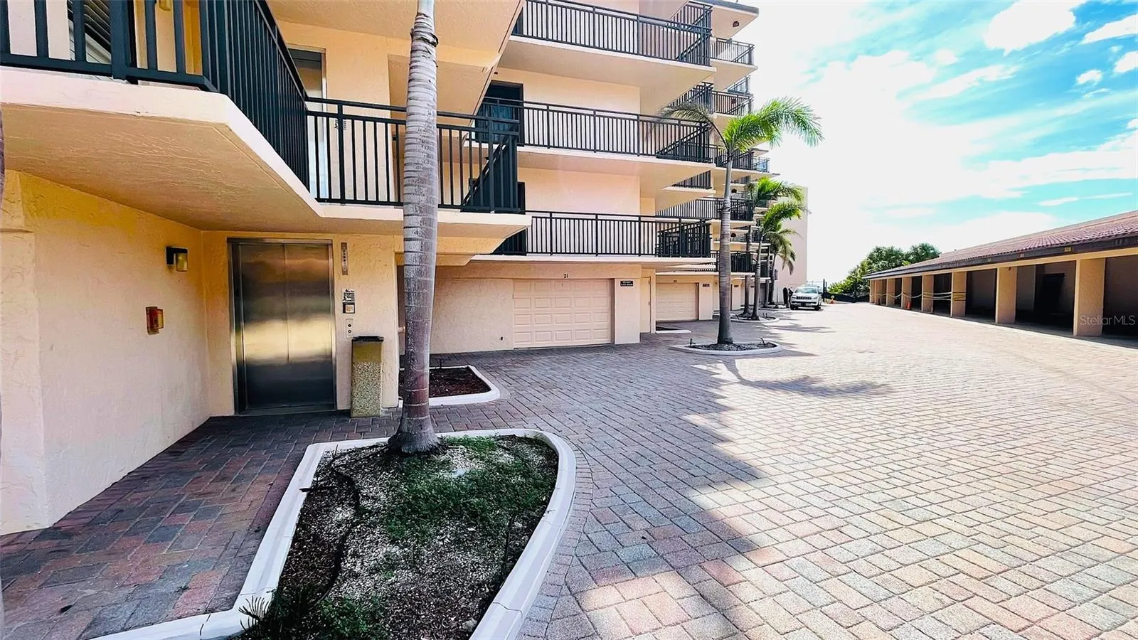 6480 MIDNIGHT PASS RD #403, #403