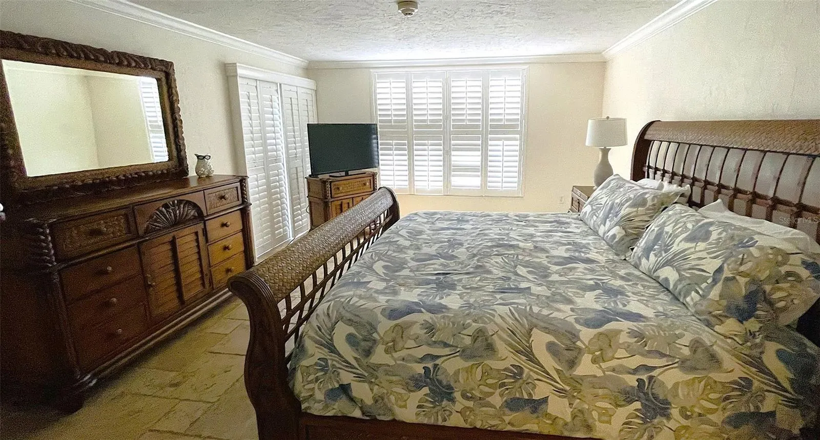 6480 MIDNIGHT PASS RD #403, #403