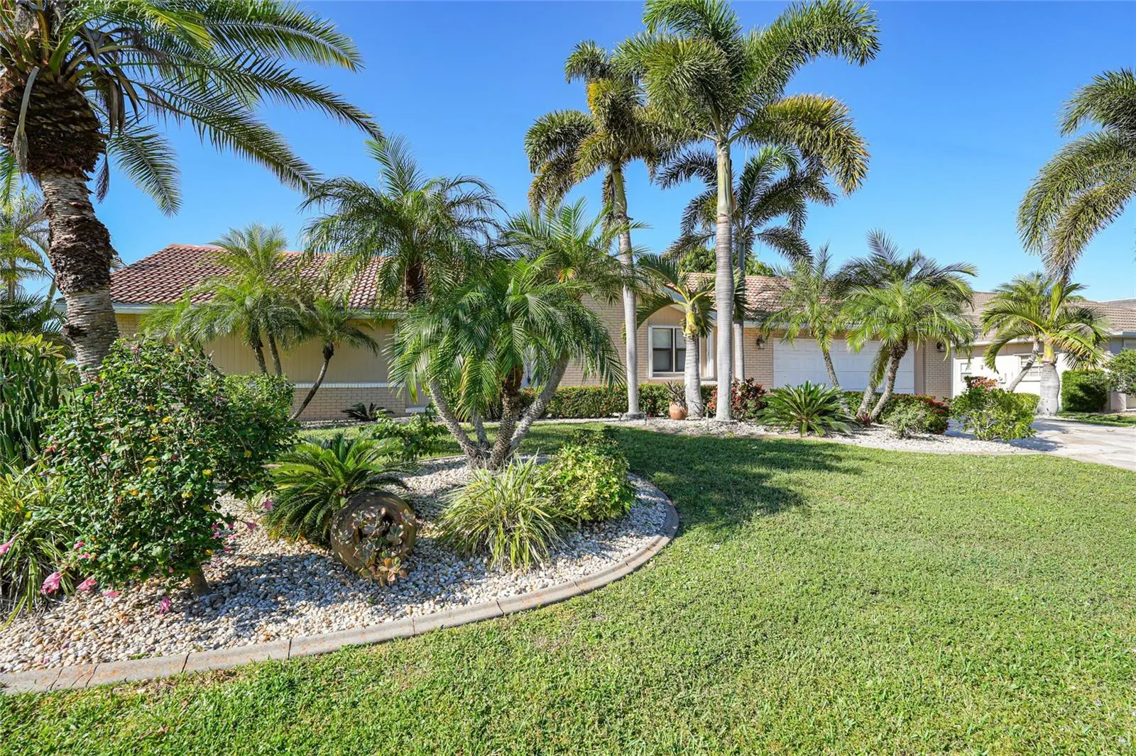 3767 TRIPOLI BLVD