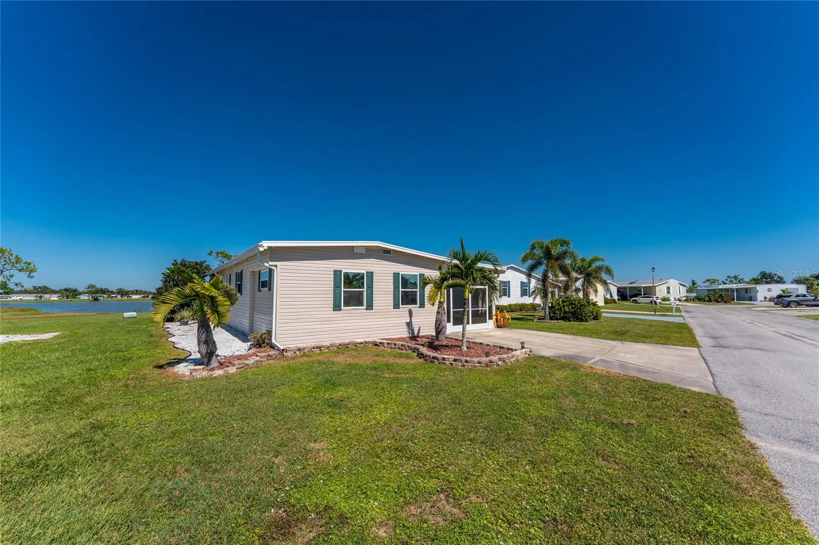 7548 RATAN CIR