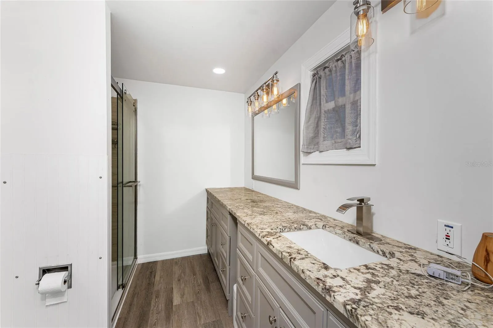 7548 RATAN CIR