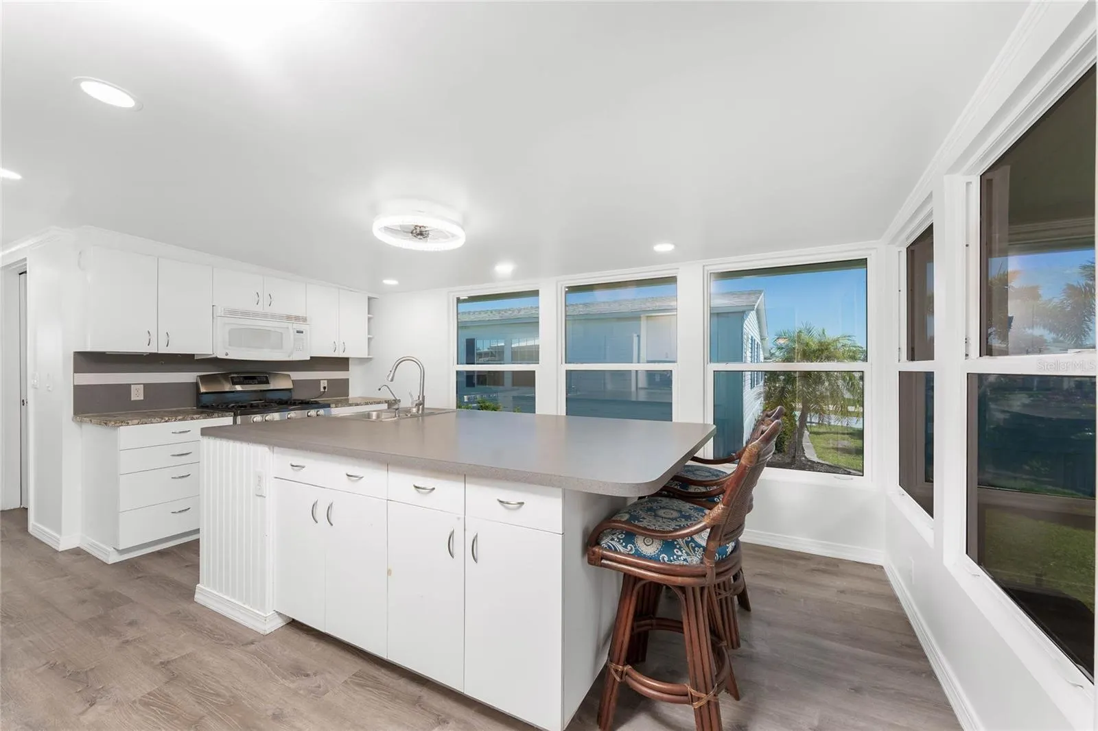 7548 RATAN CIR
