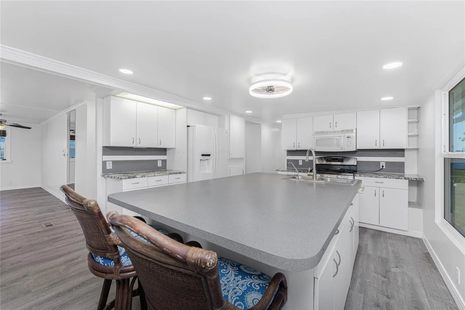 7548 RATAN CIR