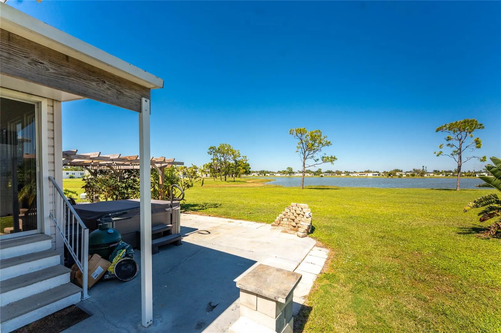 7548 RATAN CIR