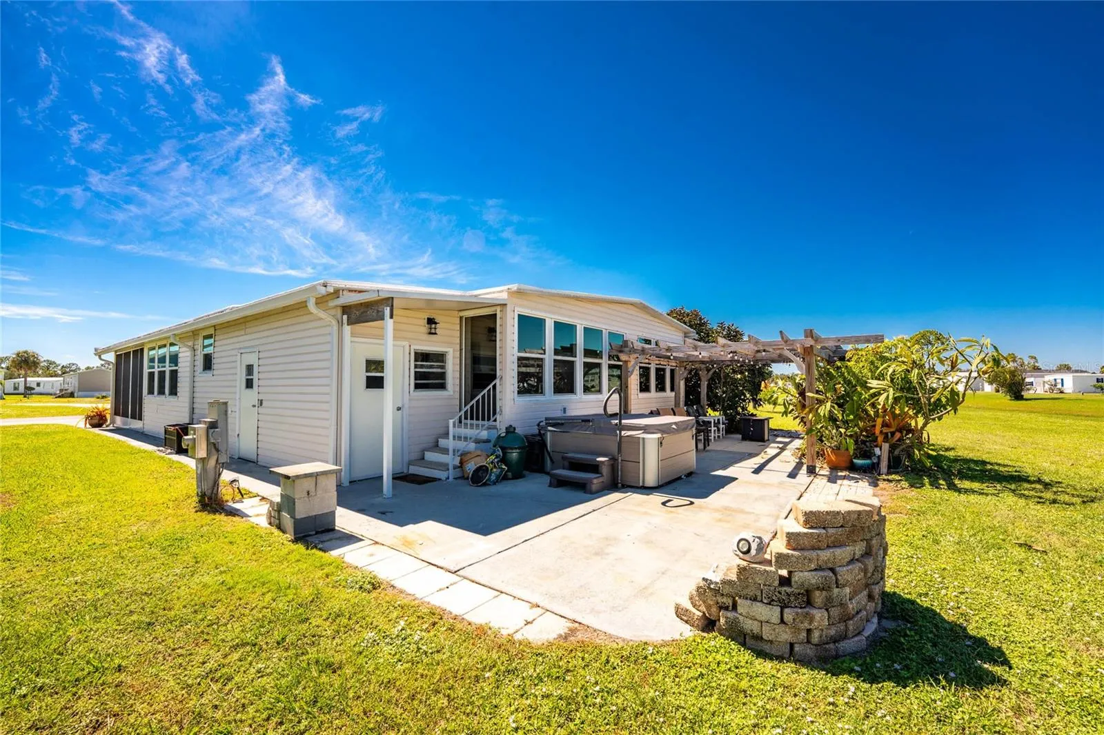 7548 RATAN CIR