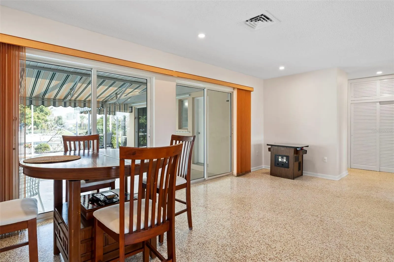 125 SMALL ST SE