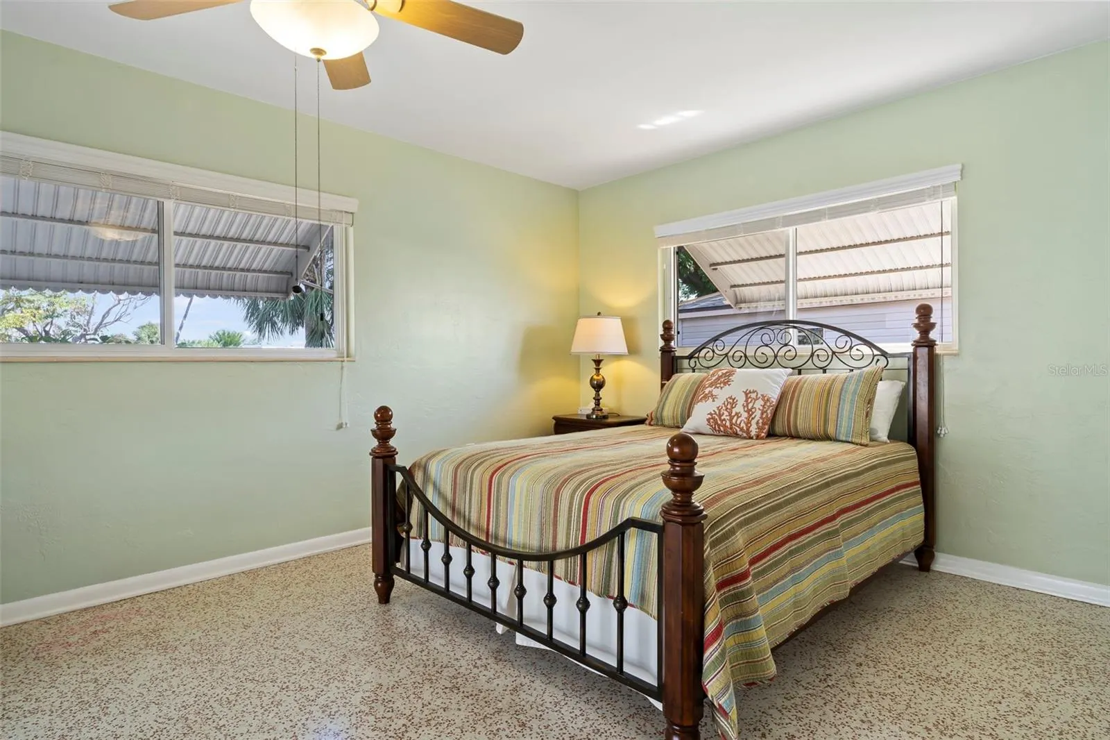 125 SMALL ST SE