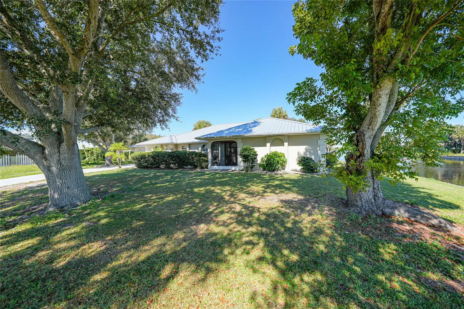 2037 PALM HARBOR TER