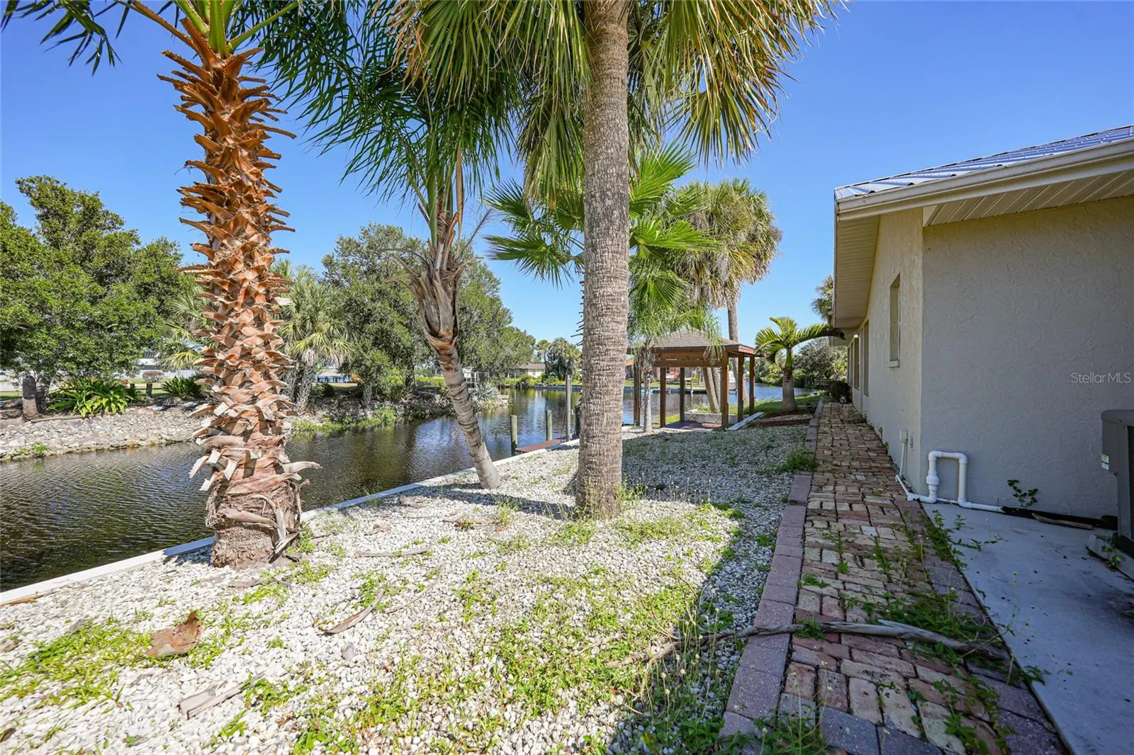 2037 PALM HARBOR TER