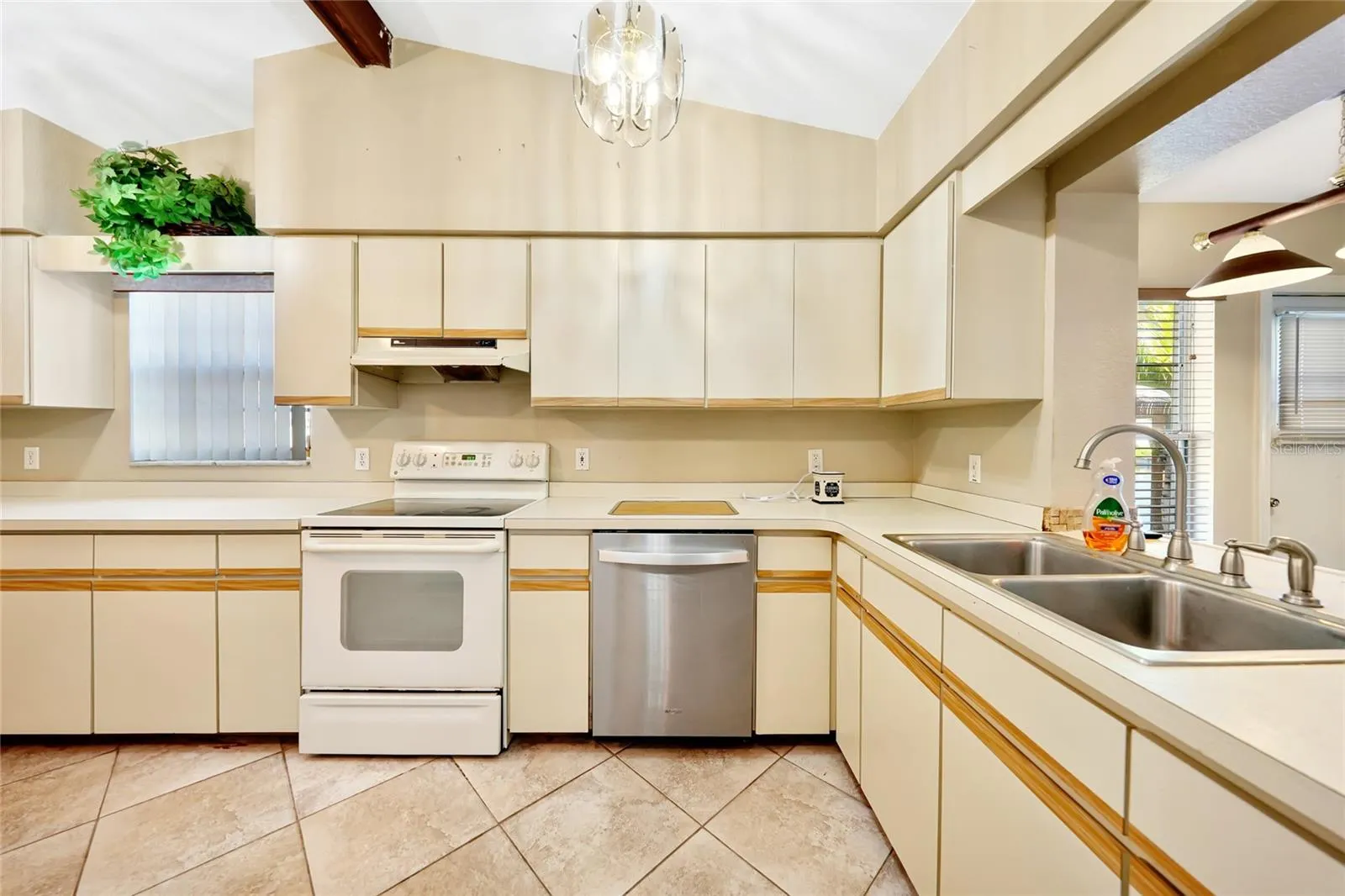 2037 PALM HARBOR TER