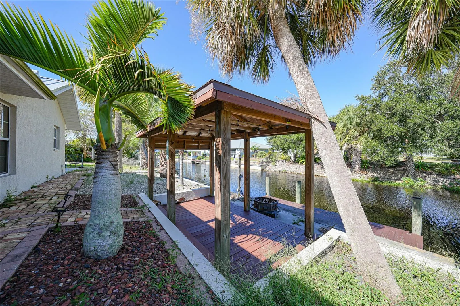 2037 PALM HARBOR TER