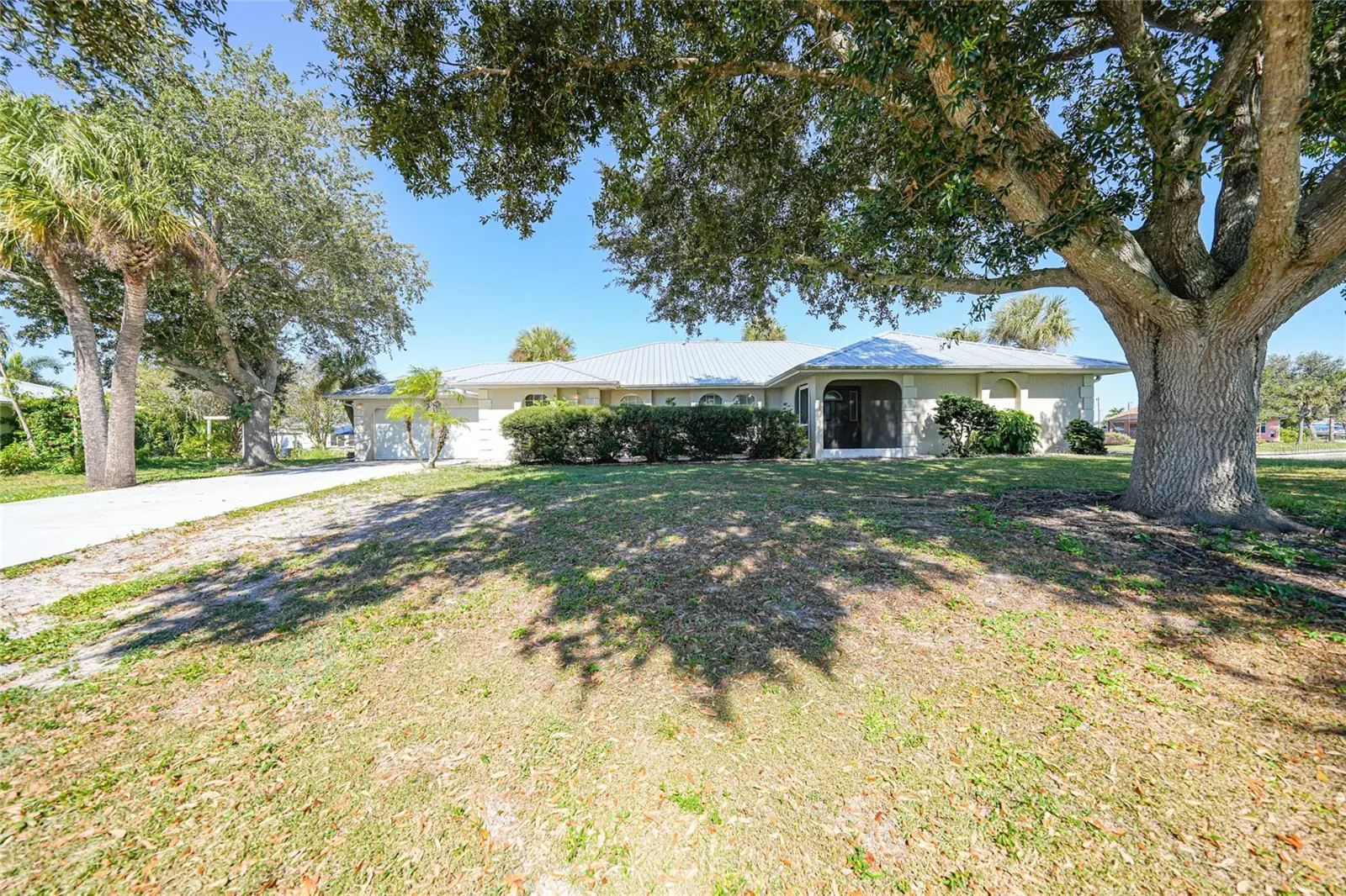 2037 PALM HARBOR TER