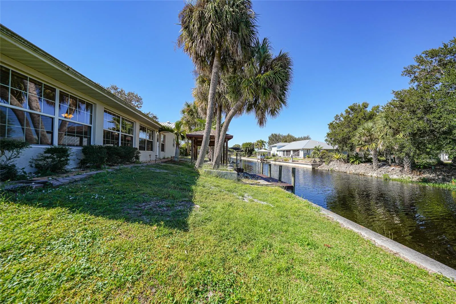 2037 PALM HARBOR TER
