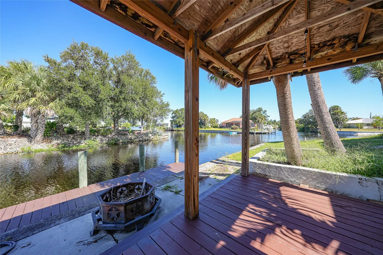 2037 PALM HARBOR TER