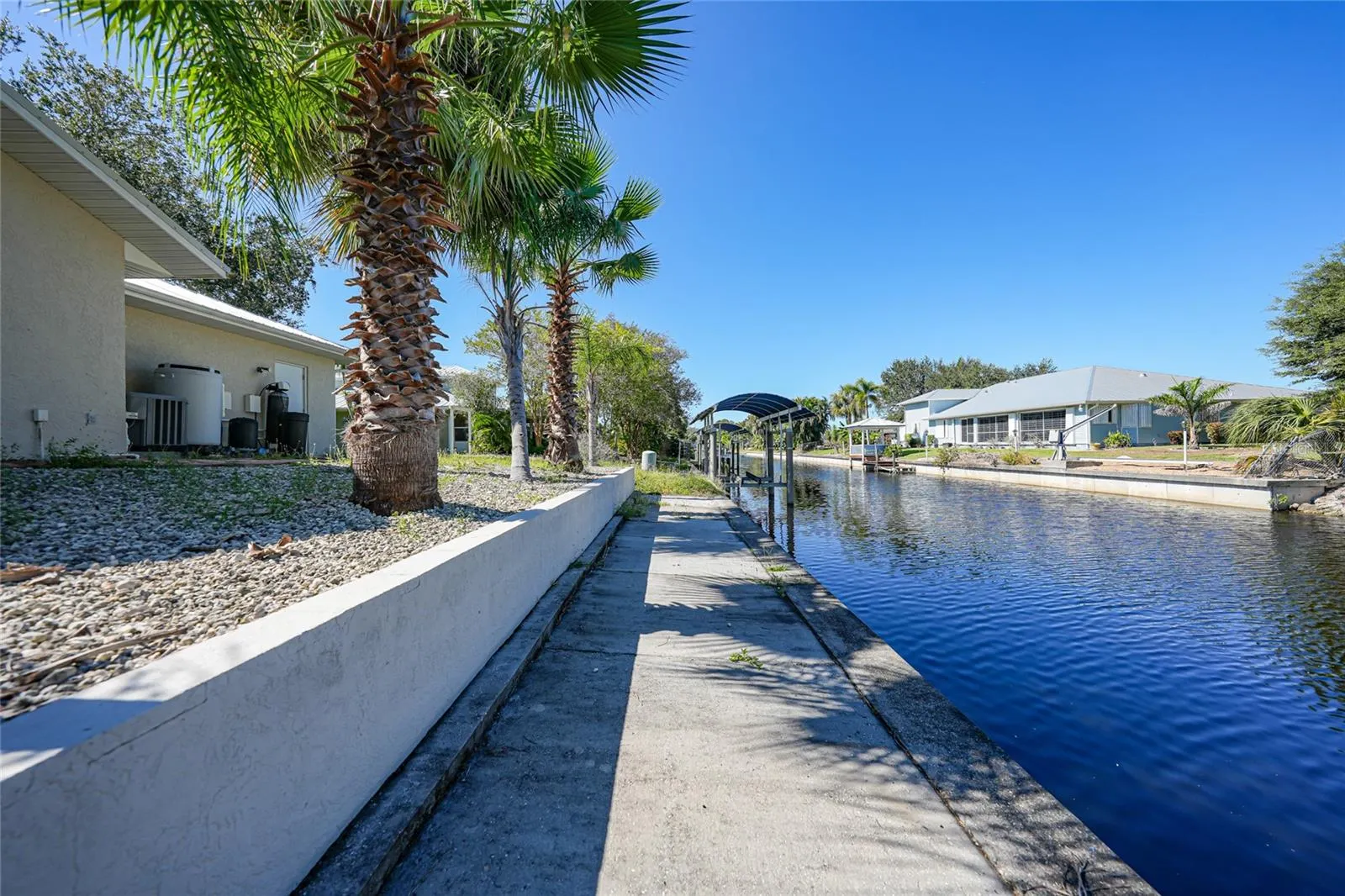 2037 PALM HARBOR TER