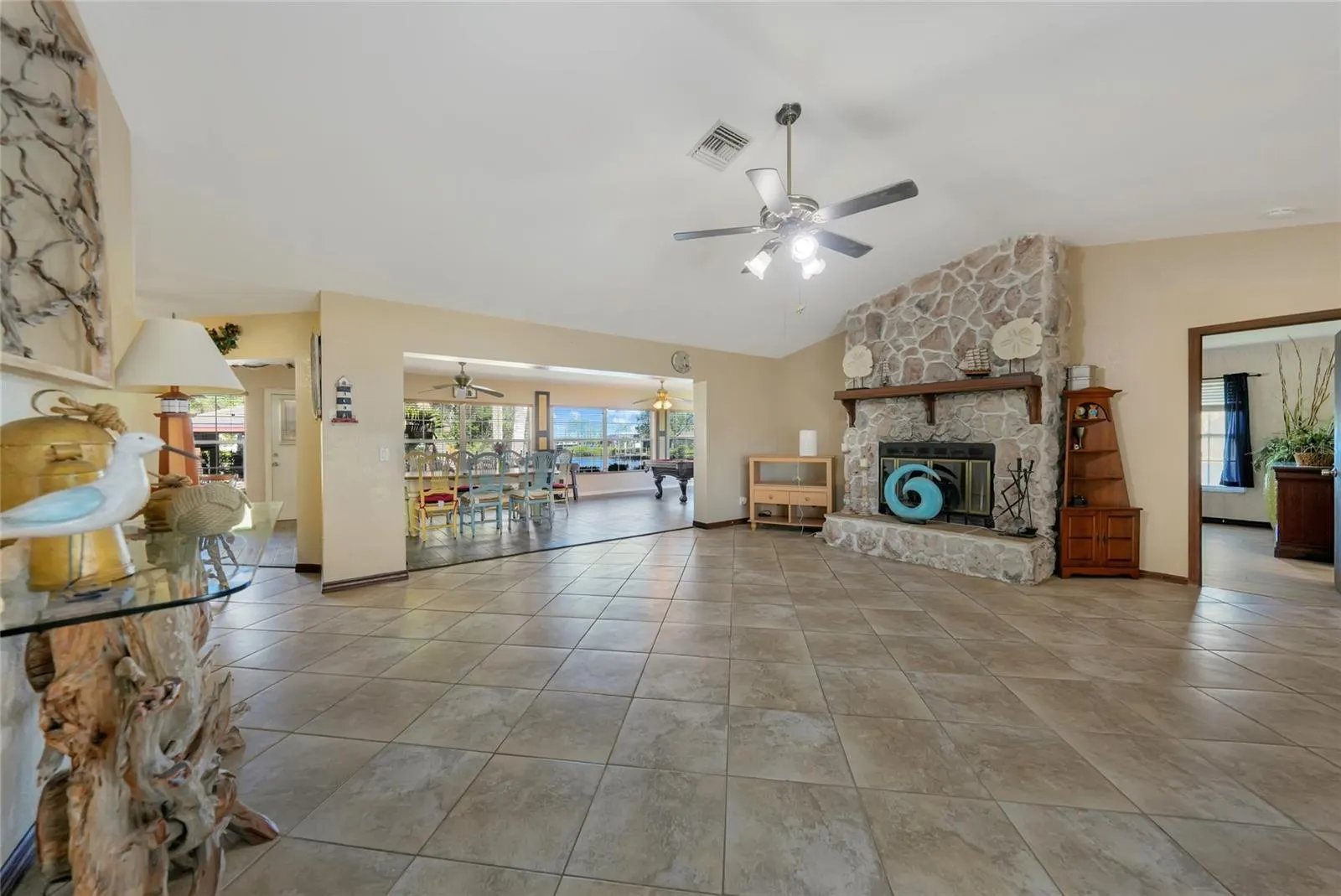 2037 PALM HARBOR TER