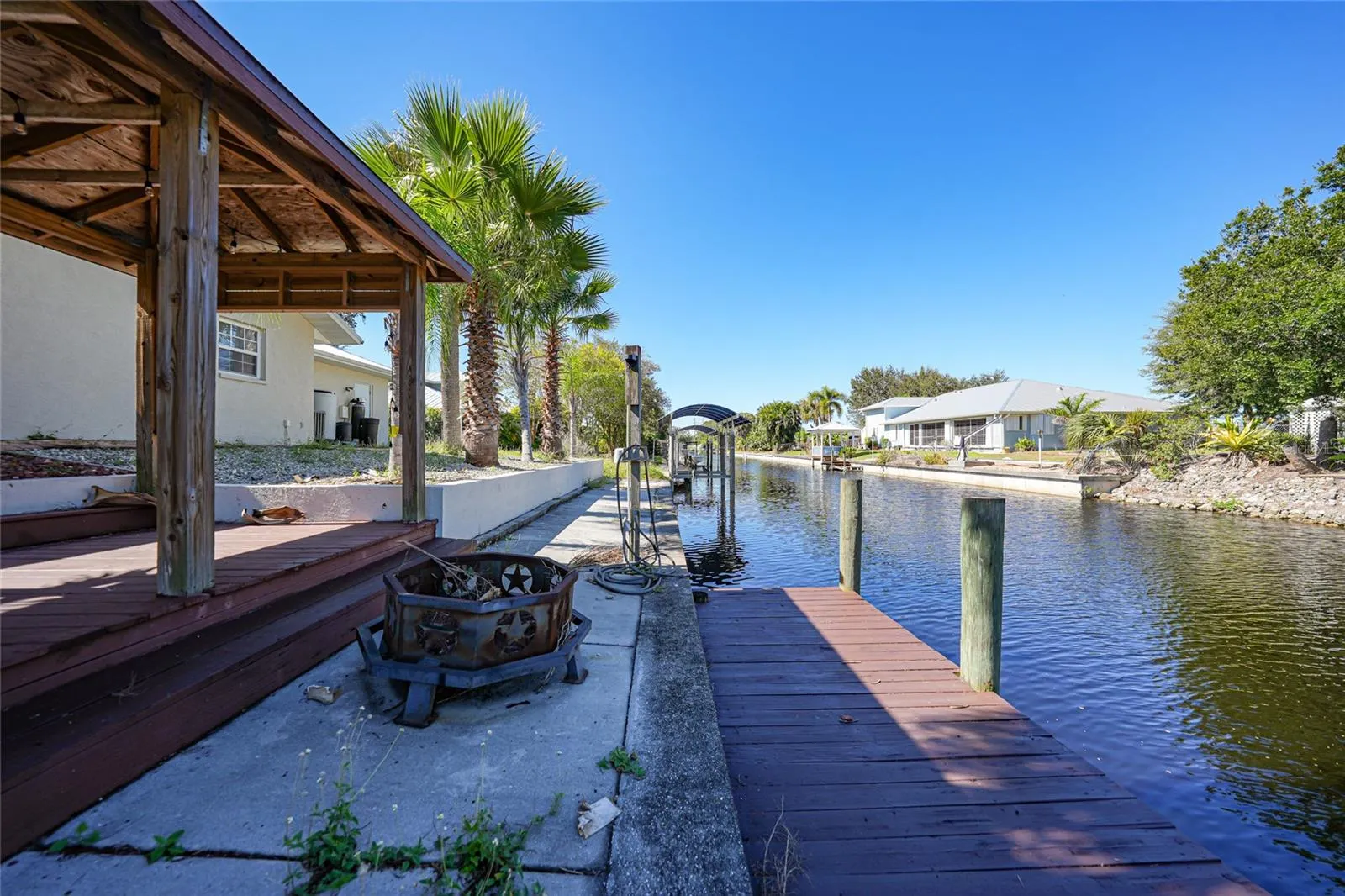2037 PALM HARBOR TER