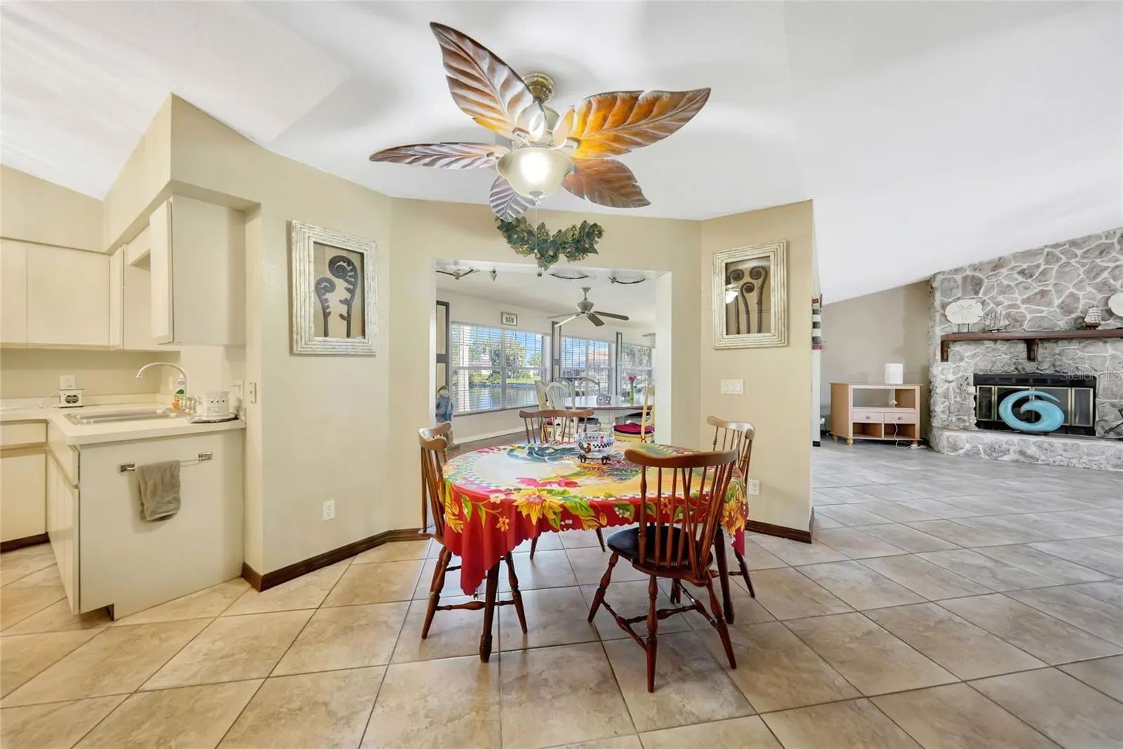 2037 PALM HARBOR TER