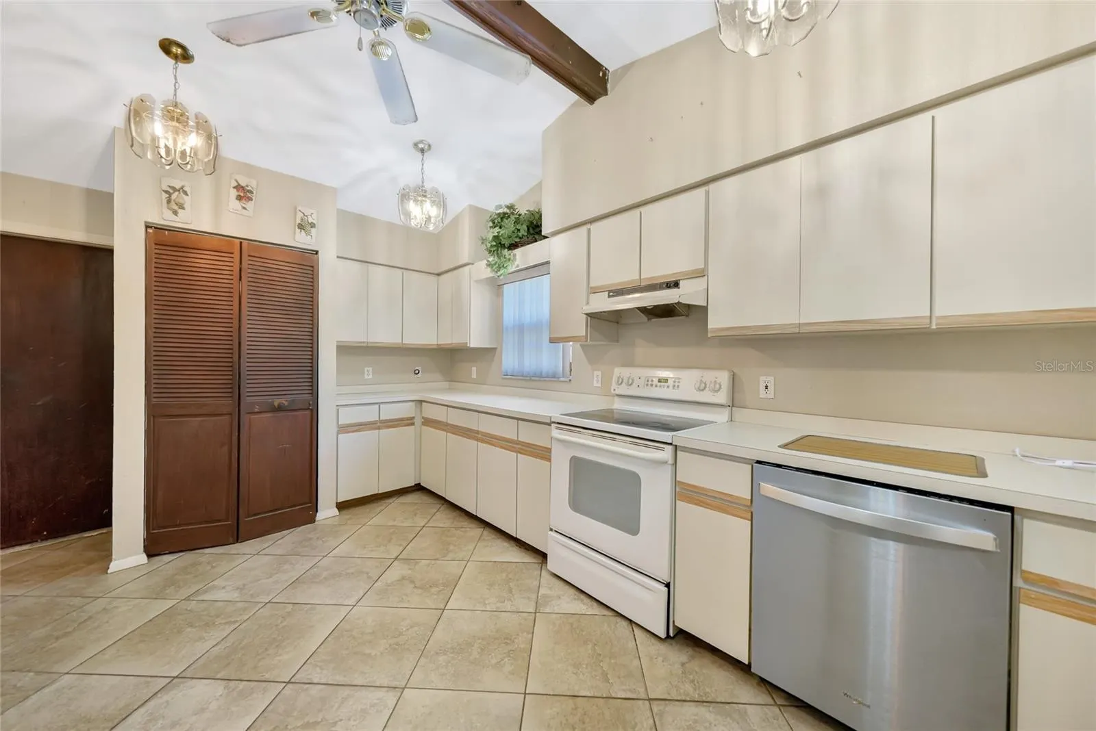 2037 PALM HARBOR TER