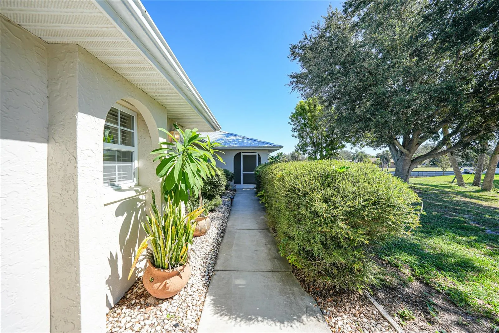 2037 PALM HARBOR TER