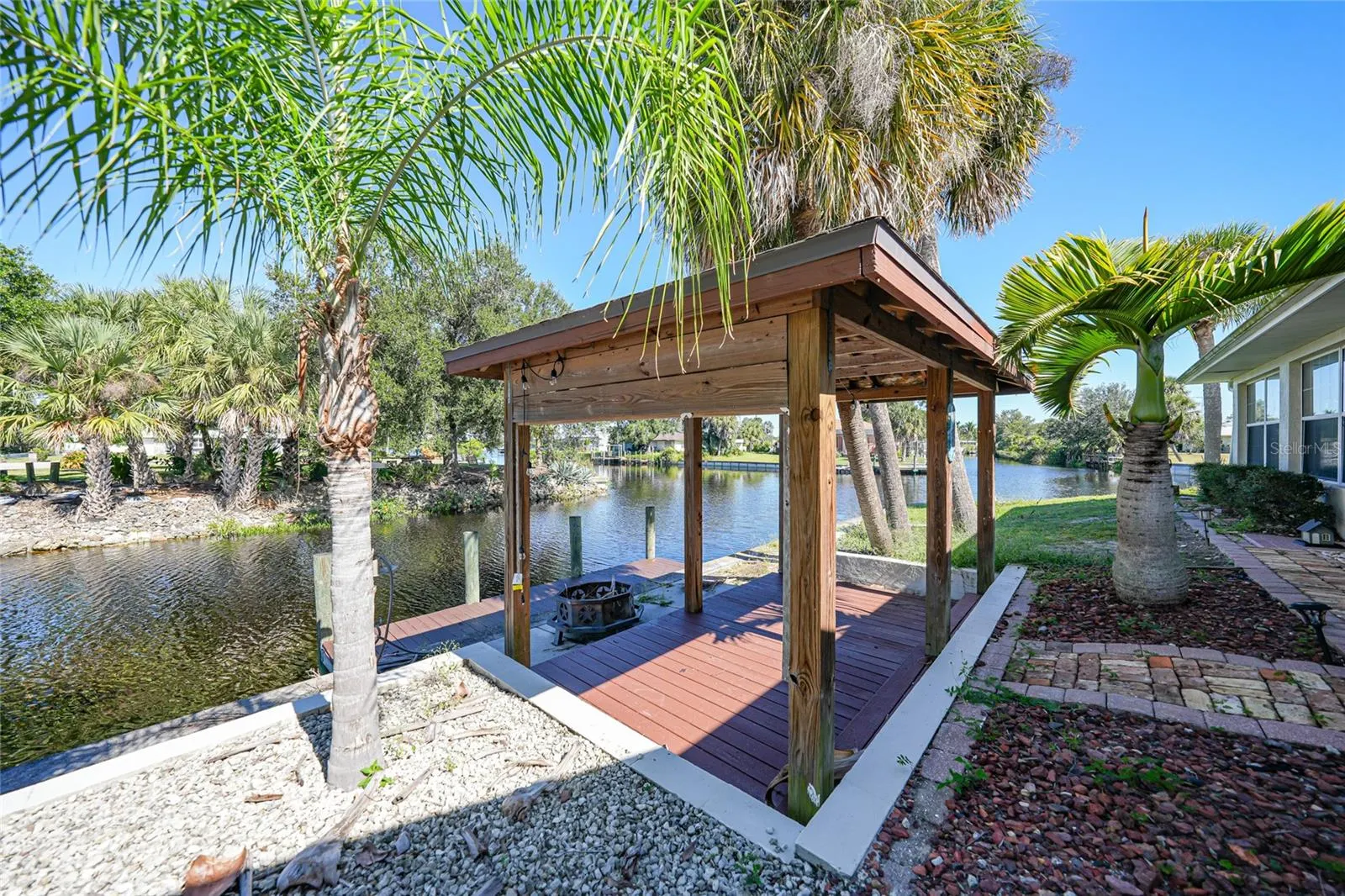 2037 PALM HARBOR TER