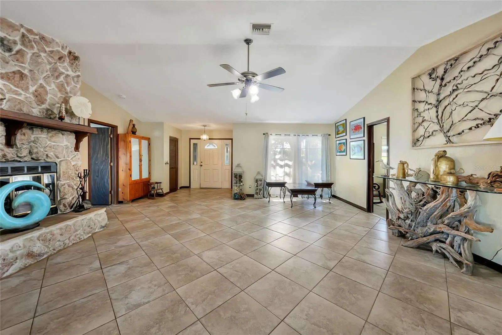 2037 PALM HARBOR TER