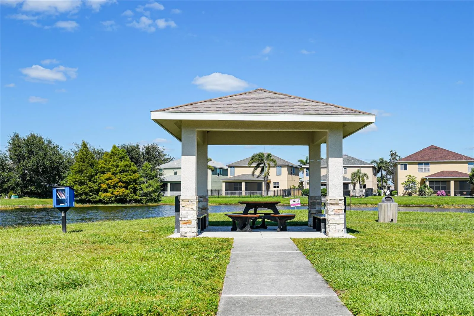 10007 WINDING RIVER RD