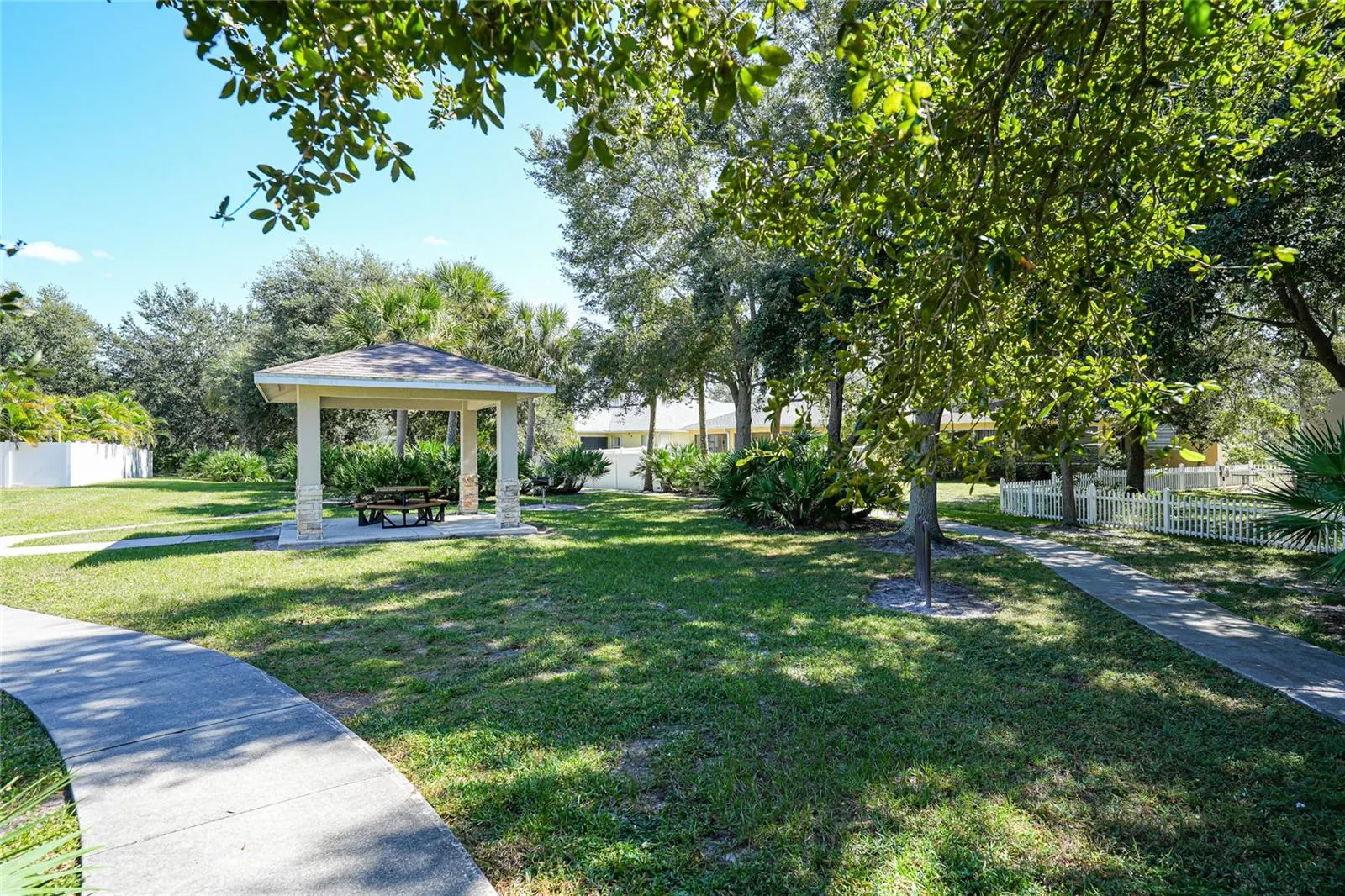 10007 WINDING RIVER RD