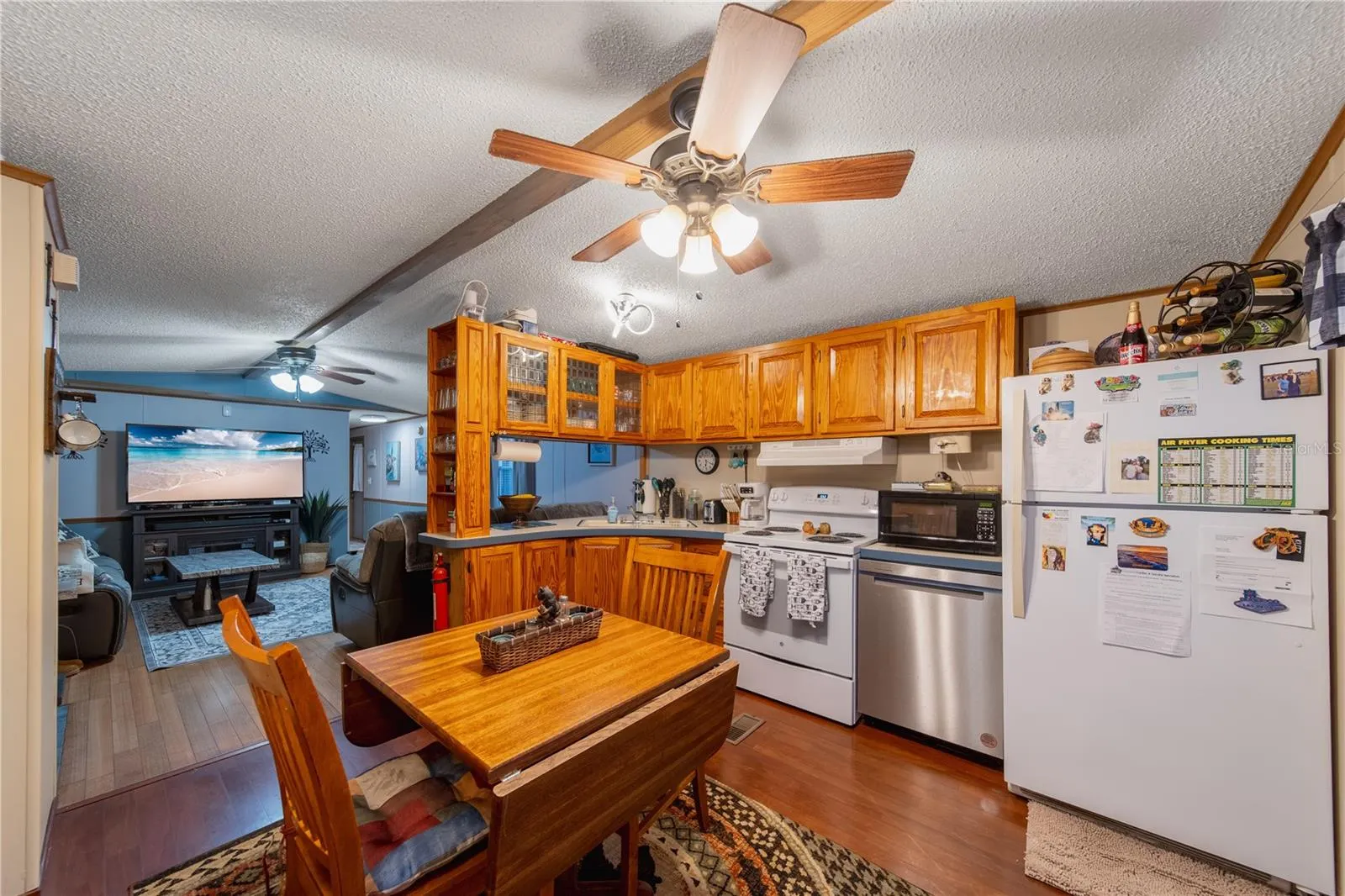 1381 SE LAKE RD