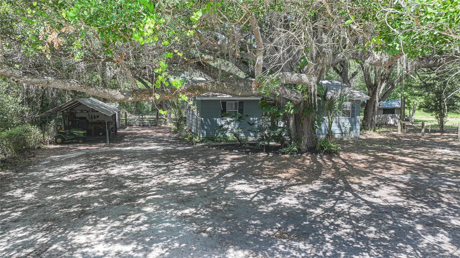 2403 SE POINTER AVE