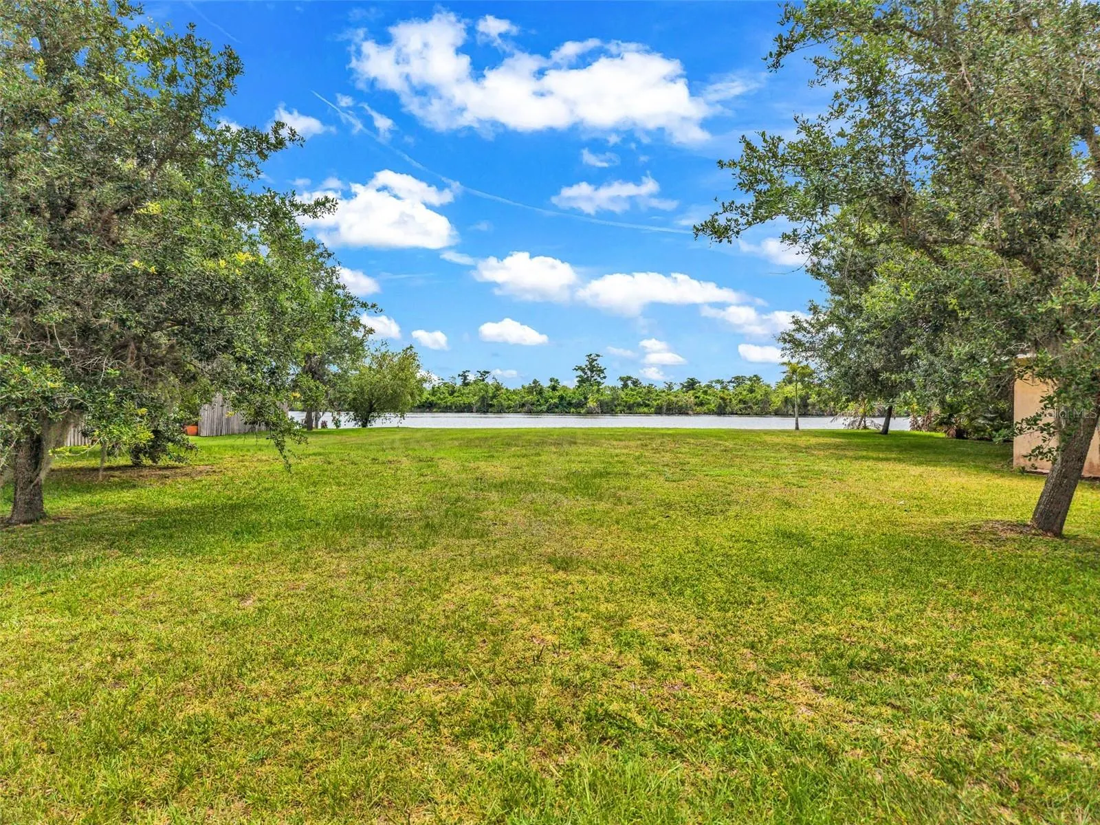 10082 SW RIVERVIEW CIR