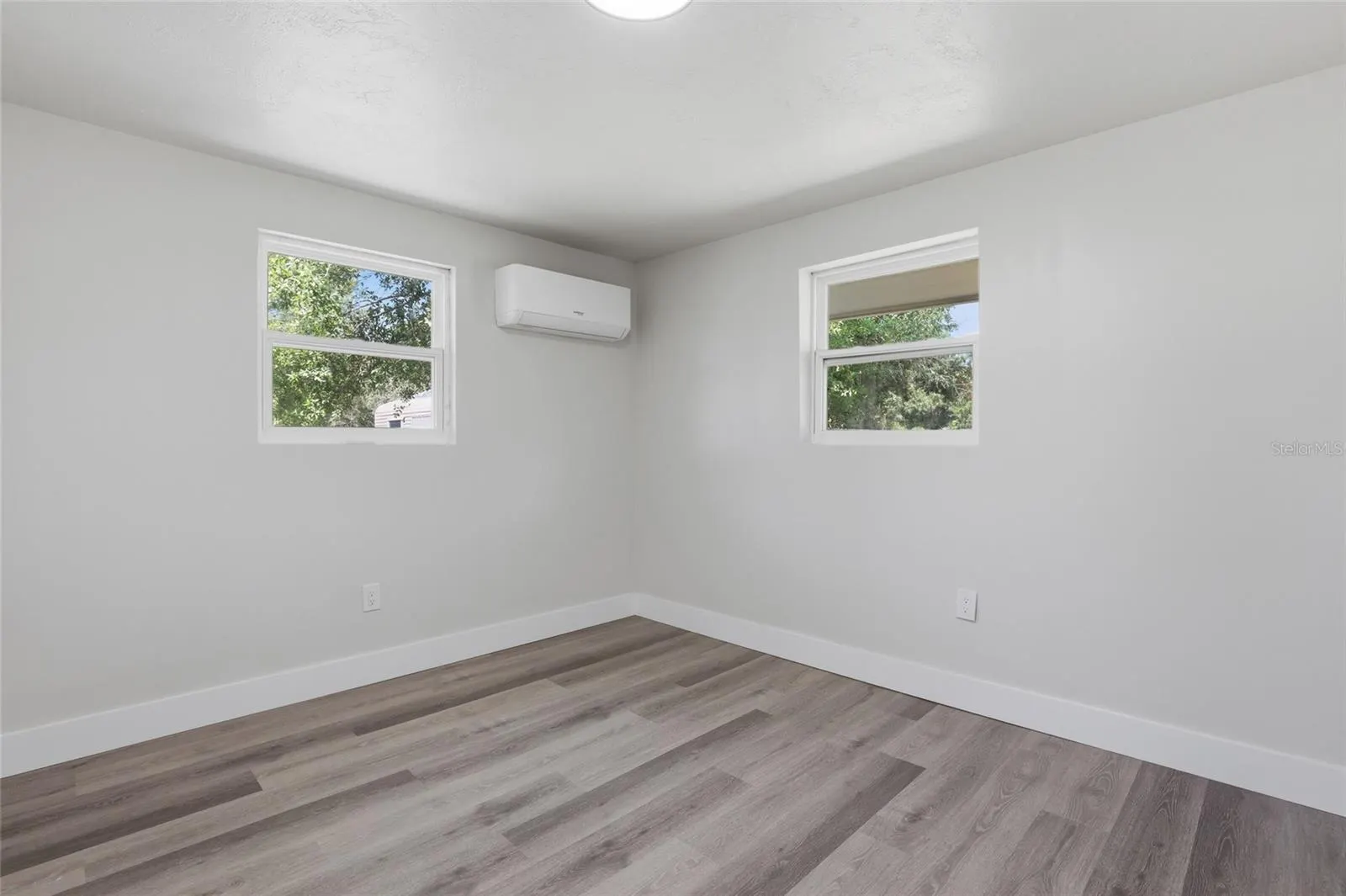 5587 SW HIGHWAY 17