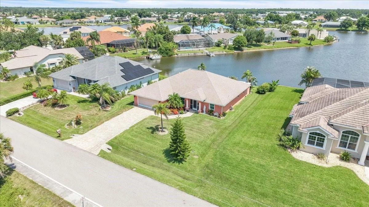 11614 SW COURTLY MANOR DR