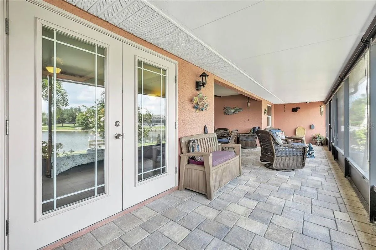 11614 SW COURTLY MANOR DR