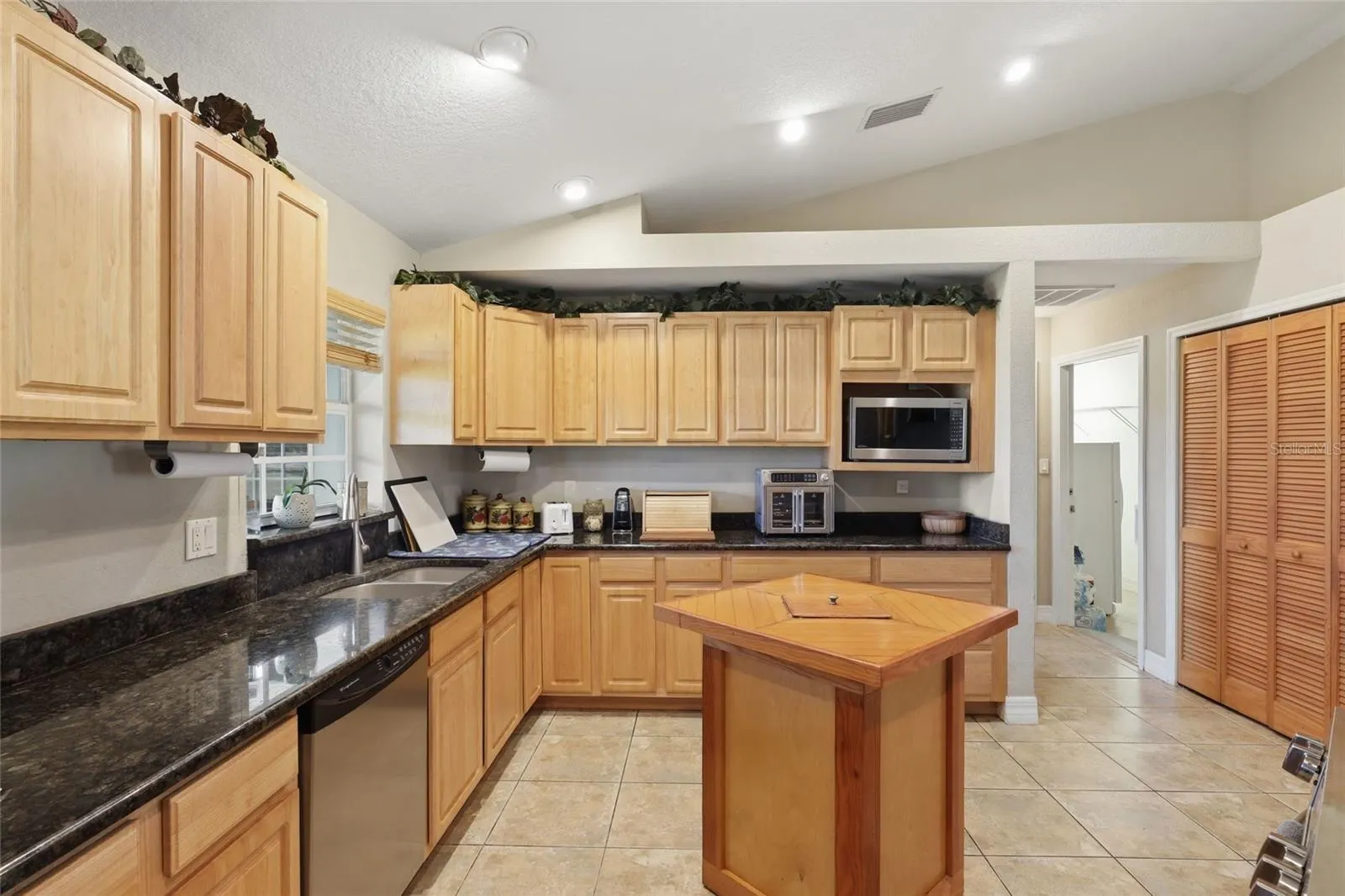 1277 SW EAST CREEK TRL
