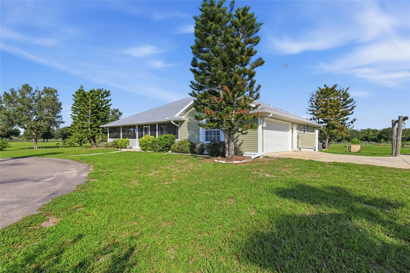 1277 SW EAST CREEK TRL