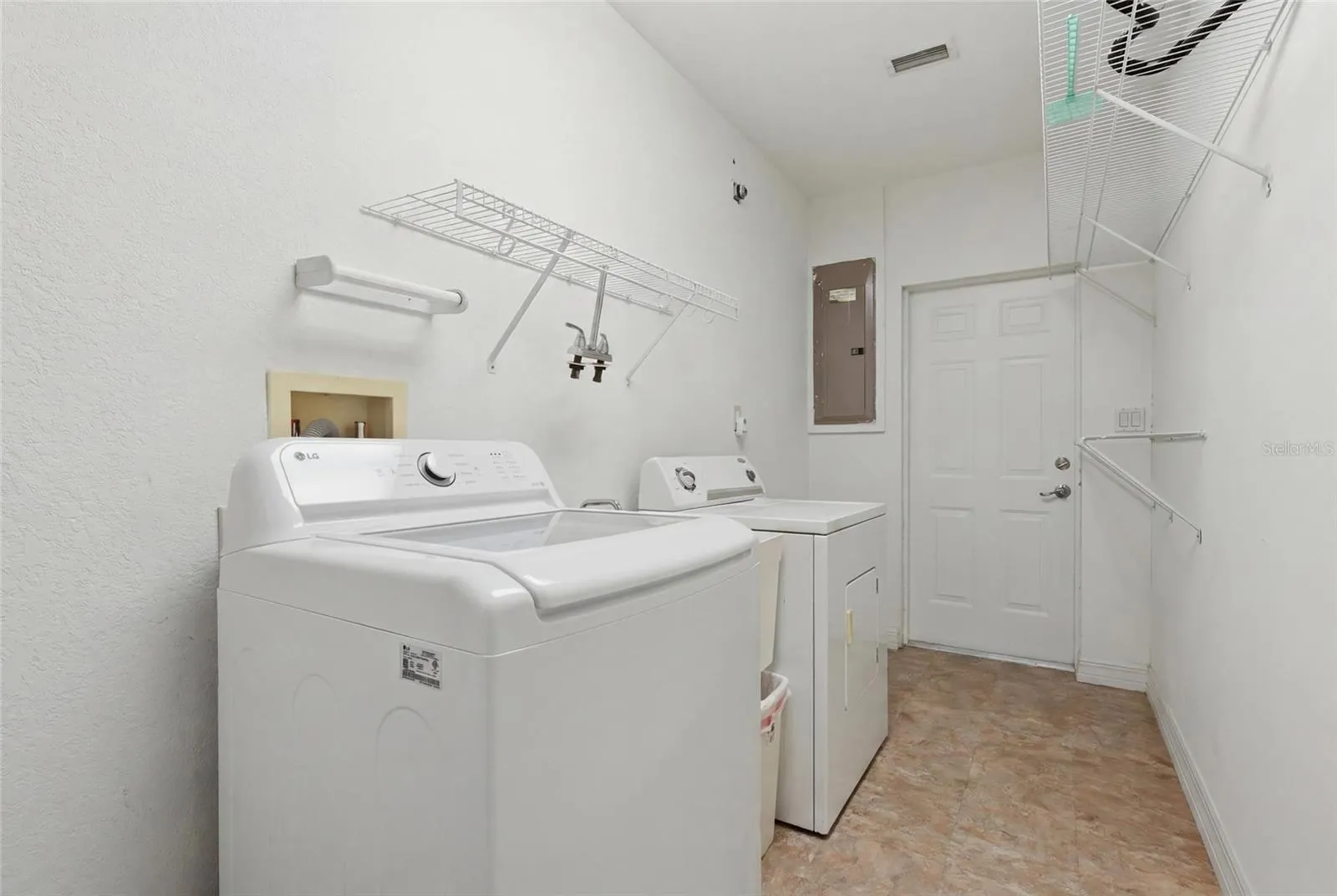 1277 SW EAST CREEK TRL
