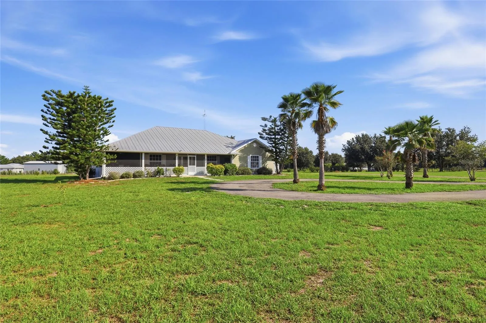 1277 SW EAST CREEK TRL